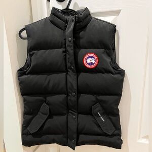 Canada Goose down vest (women’s medium) EUC